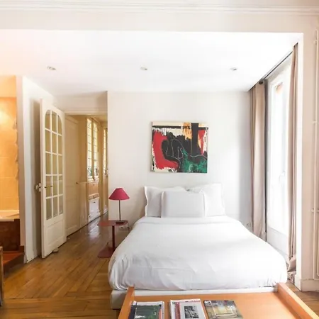 Appartamento Nice Apartment Near Champs-Elysees Ternes Parigi